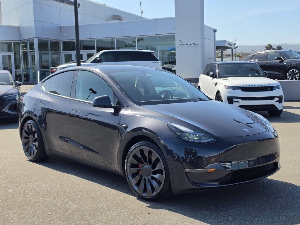 2025 TESLA Model Y