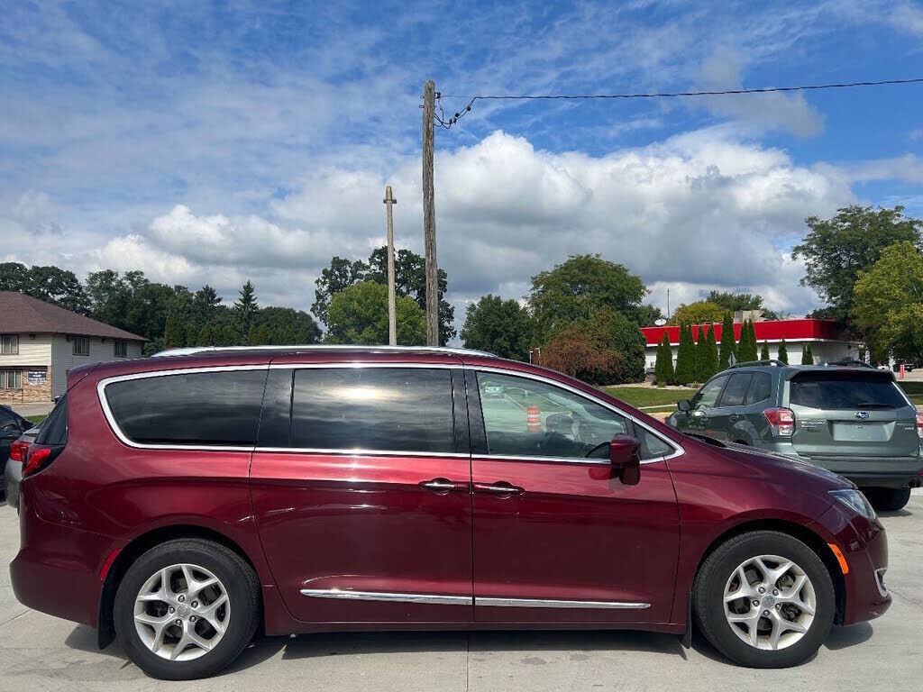 2017 CHRYSLER Pacifica