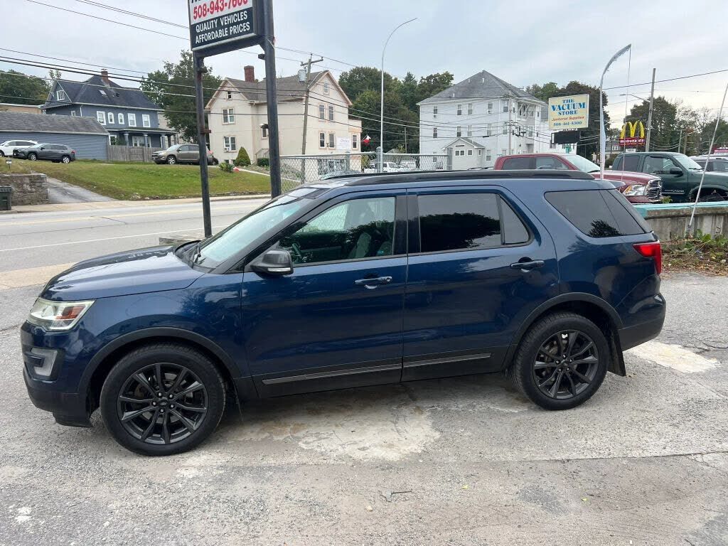 2017 FORD Explorer