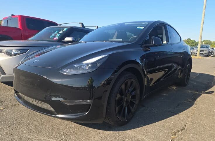 2024 TESLA Model Y