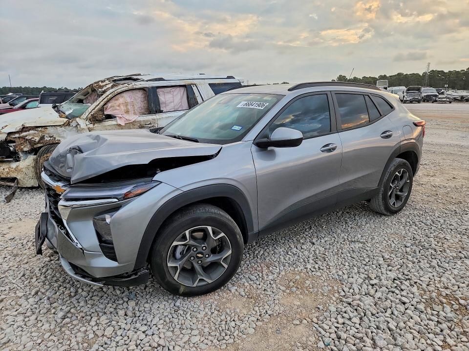 2025 CHEVROLET Trax