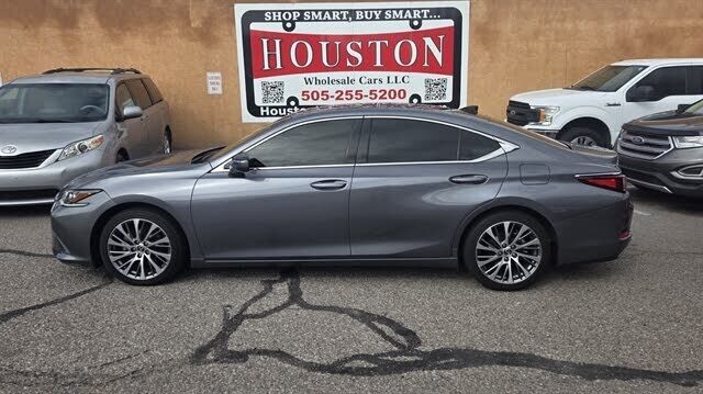 2019 LEXUS ES
