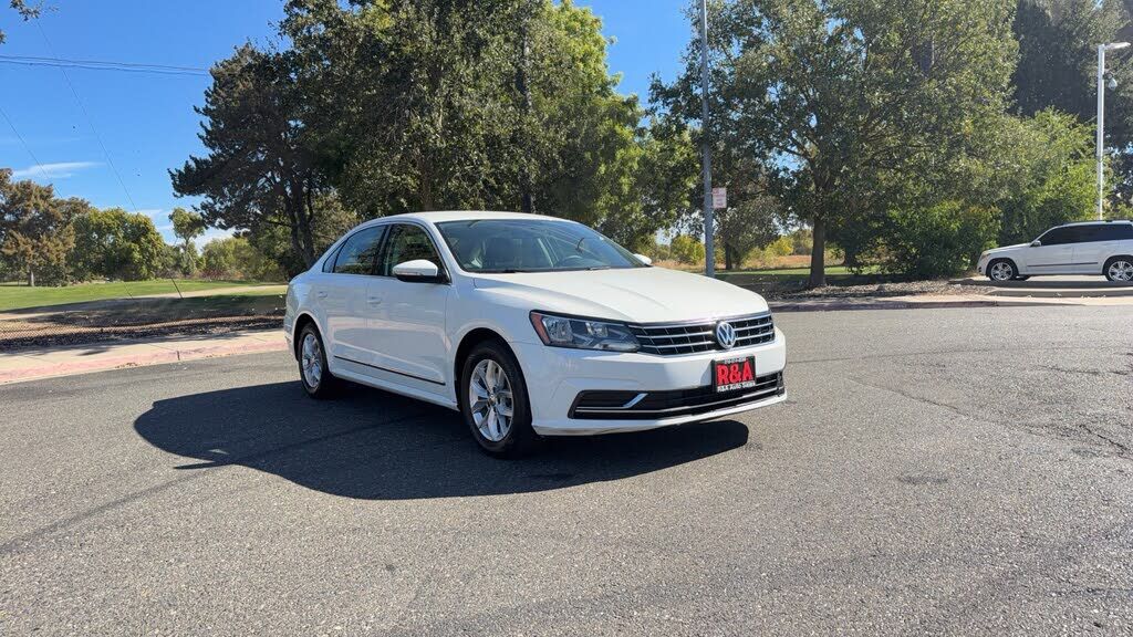 2016 VOLKSWAGEN Passat