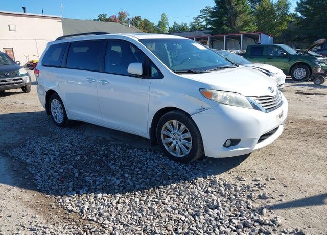 2012 TOYOTA Sienna