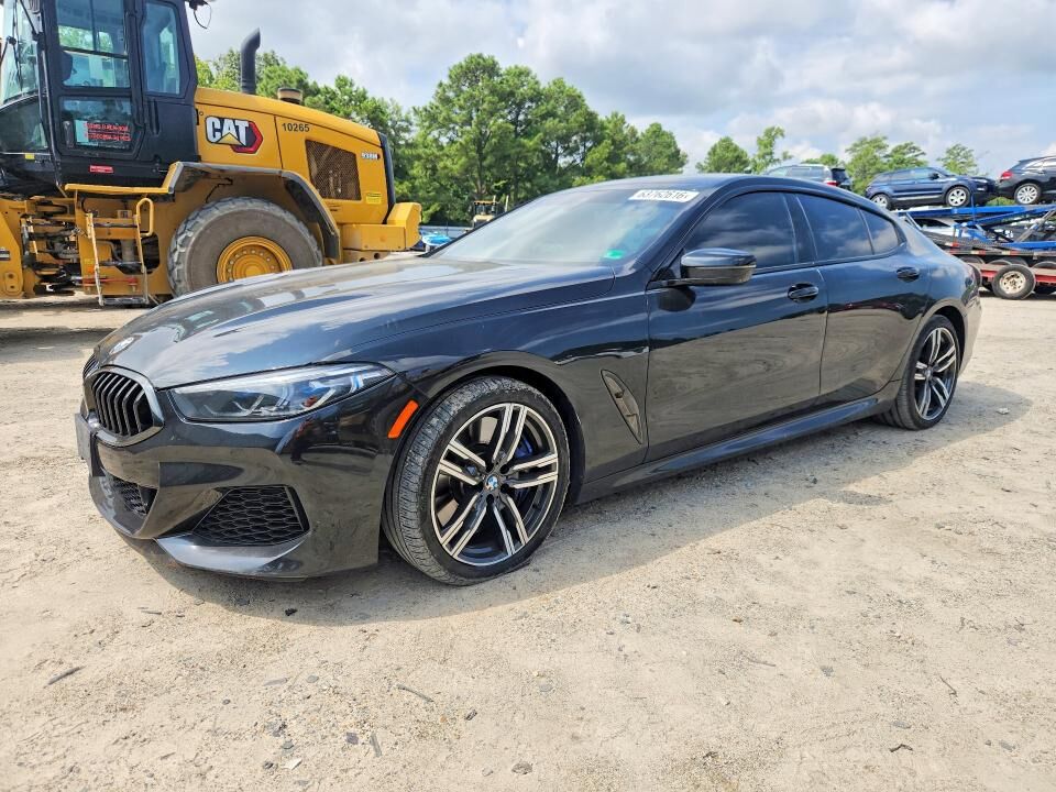 2022 BMW M8
