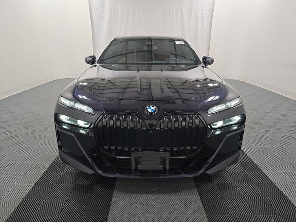 2023 BMW 760i