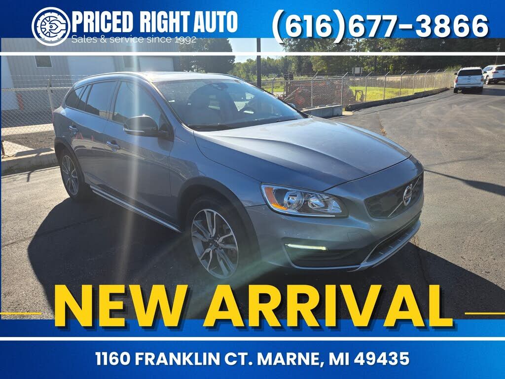 2017 VOLVO V60CC