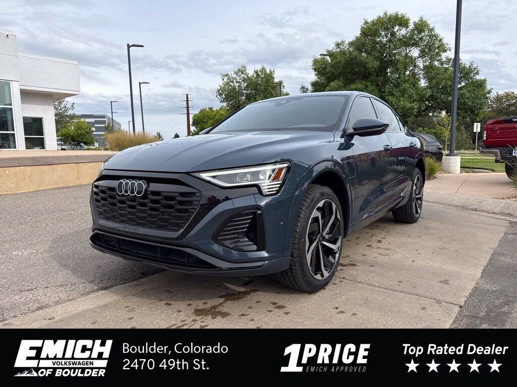 2024 AUDI Q8