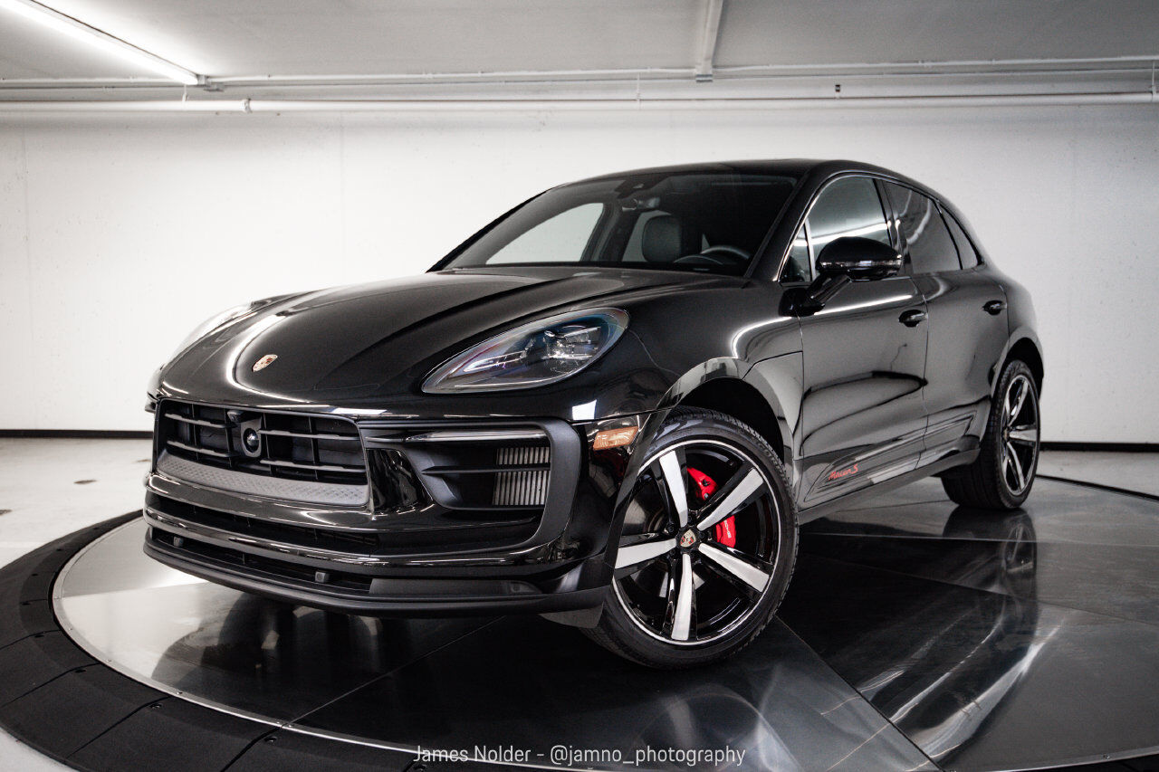 2026 PORSCHE Macan