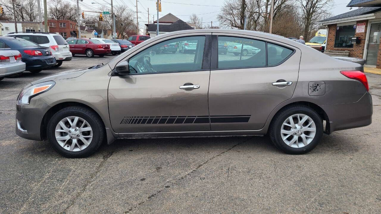 2017 NISSAN Versa