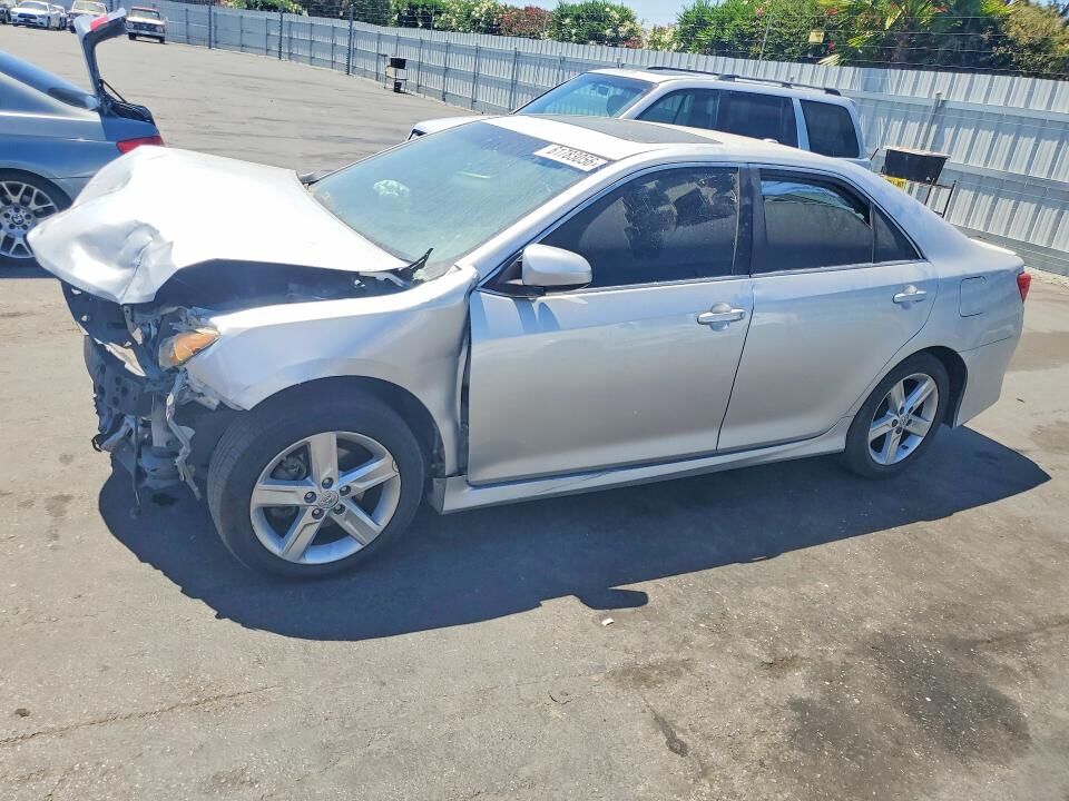 2013 TOYOTA Camry