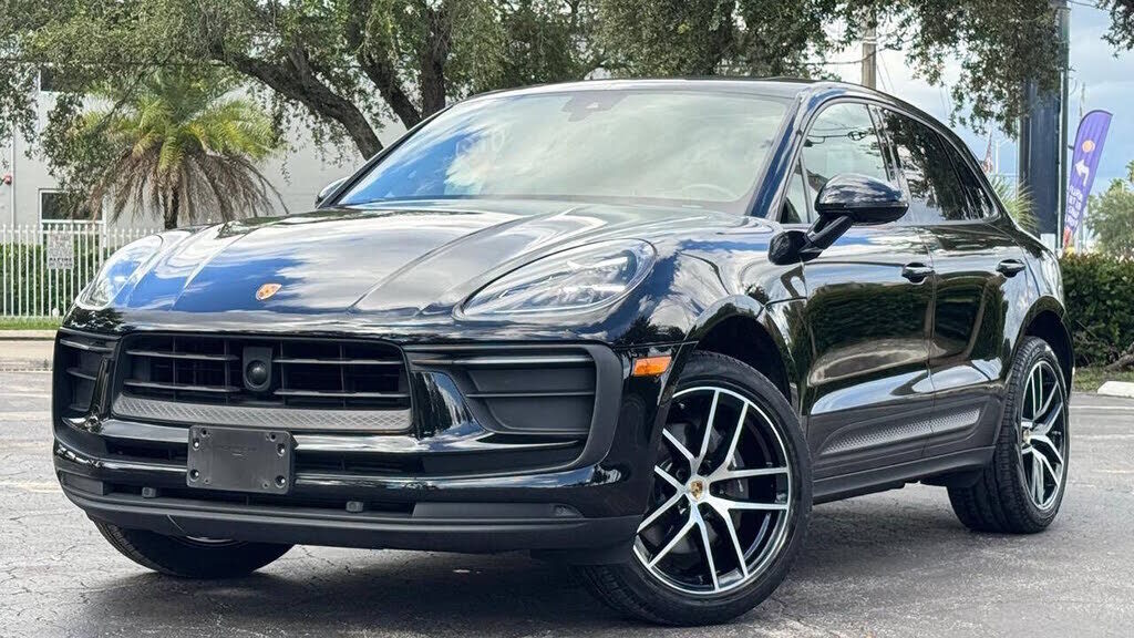 2024 PORSCHE Macan