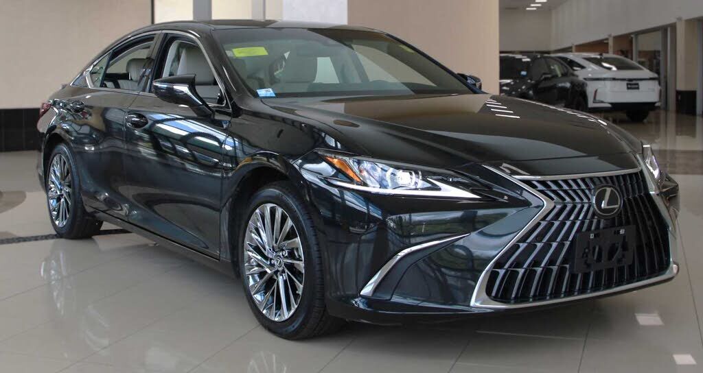 2025 LEXUS ES