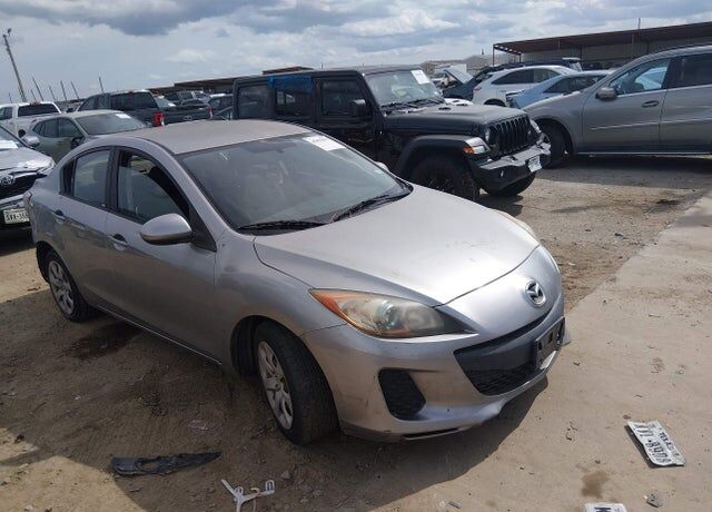 2013 MAZDA Mazda3