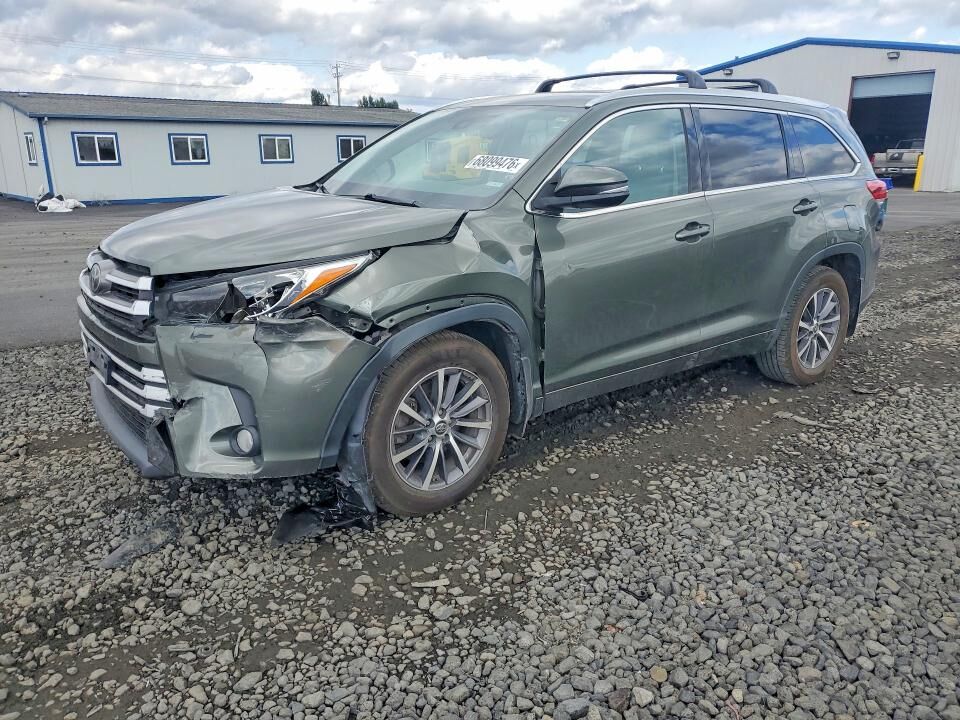 2017 TOYOTA Highlander