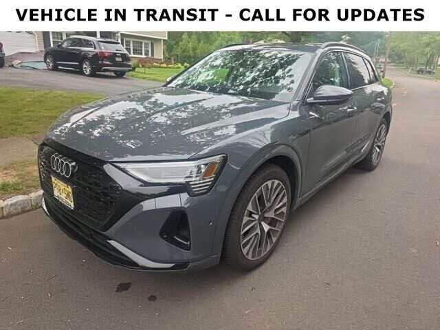 2024 AUDI Q8