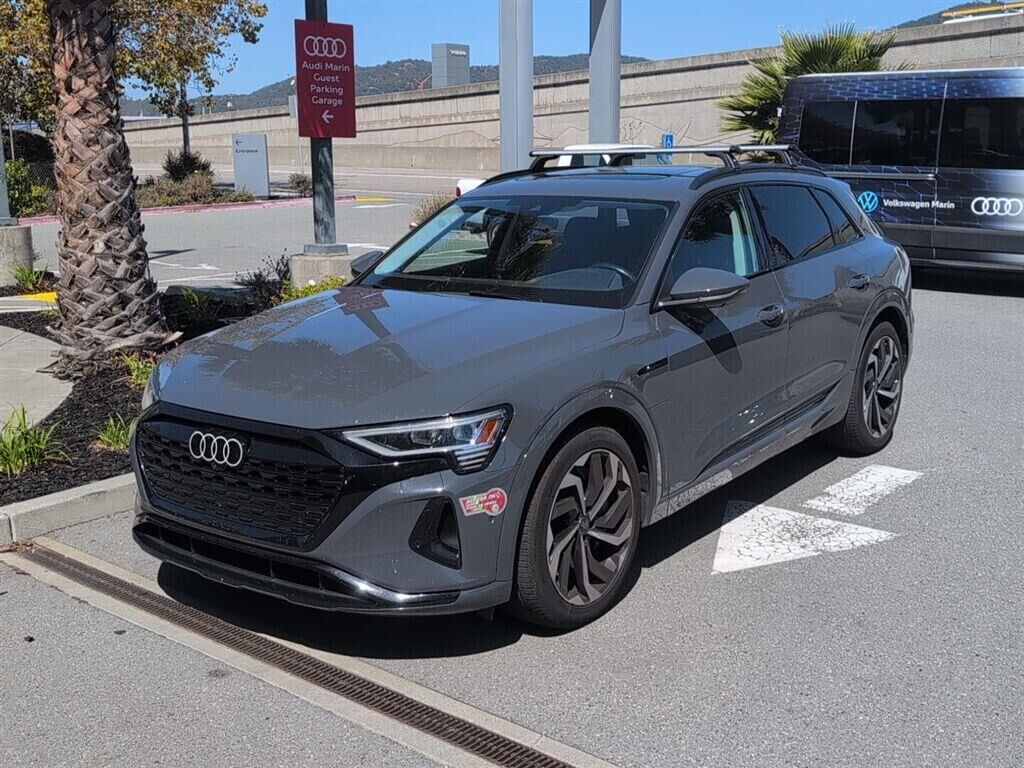 2024 AUDI Q8