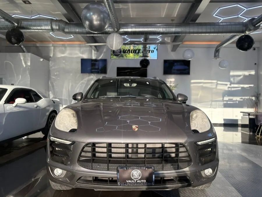 2016 PORSCHE Macan