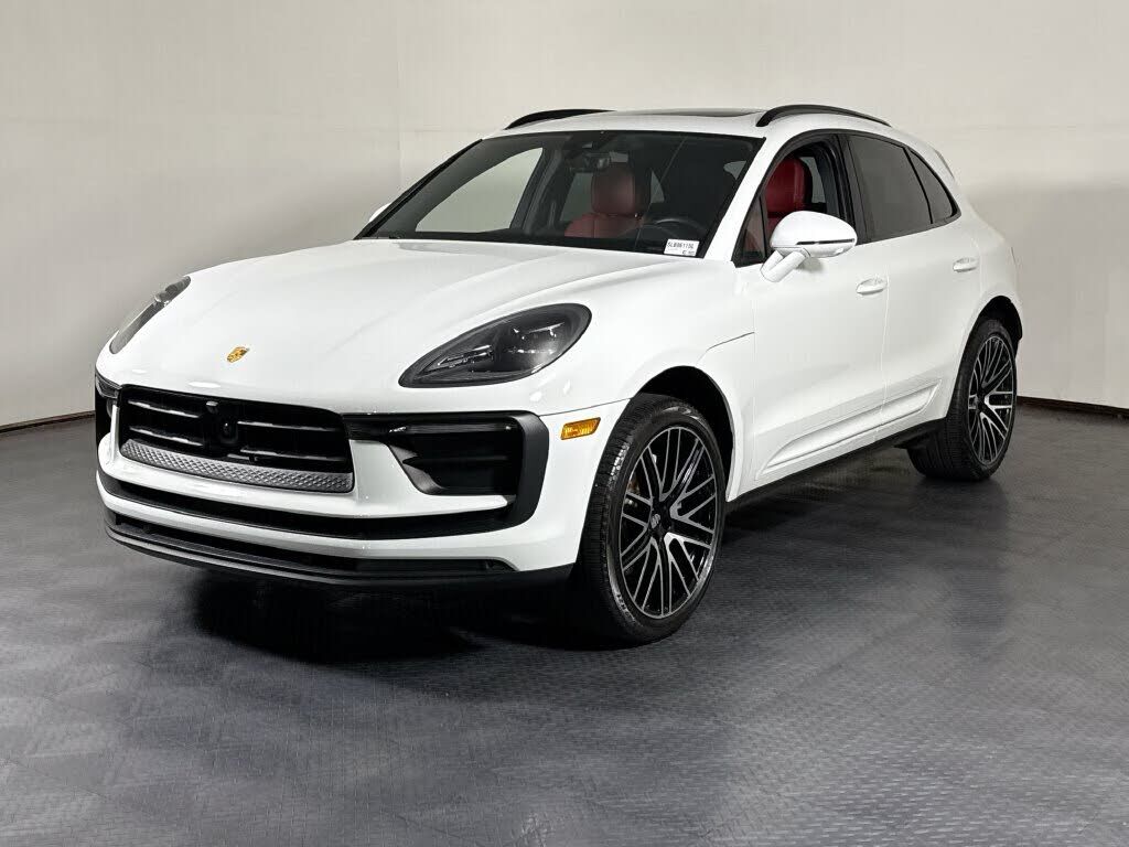 2025 PORSCHE Macan