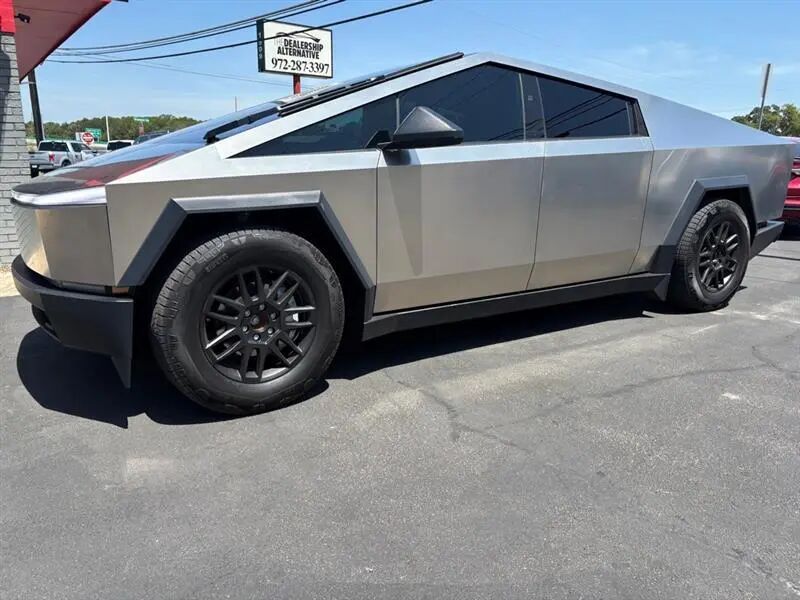 2024 TESLA Cybertruck