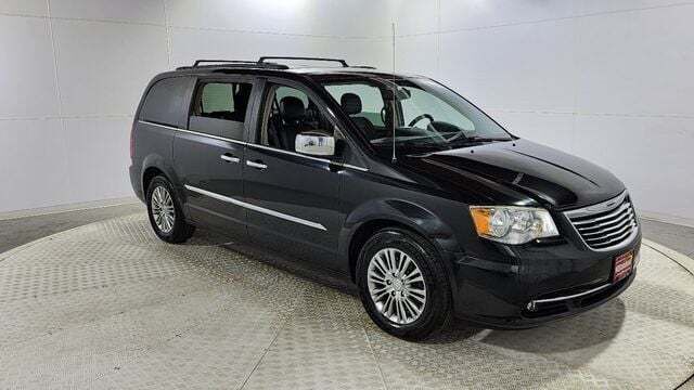 2015 CHRYSLER Town and Country
