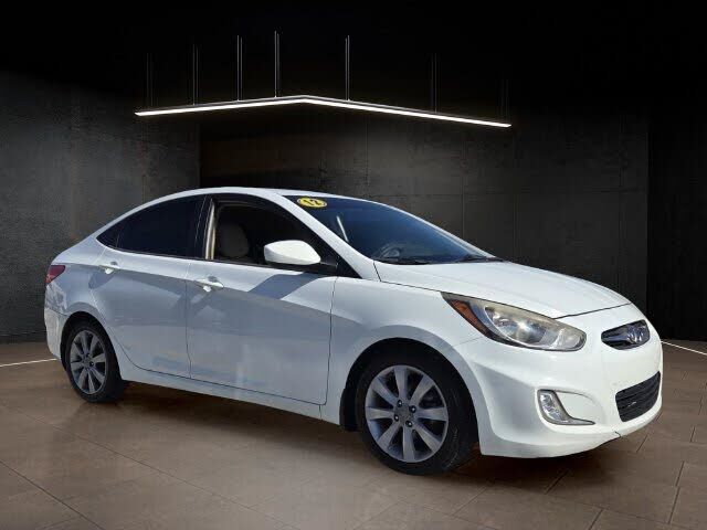 2012 HYUNDAI Accent
