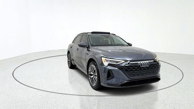 2024 AUDI Q8