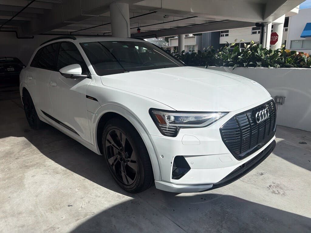 2022 AUDI e-tron