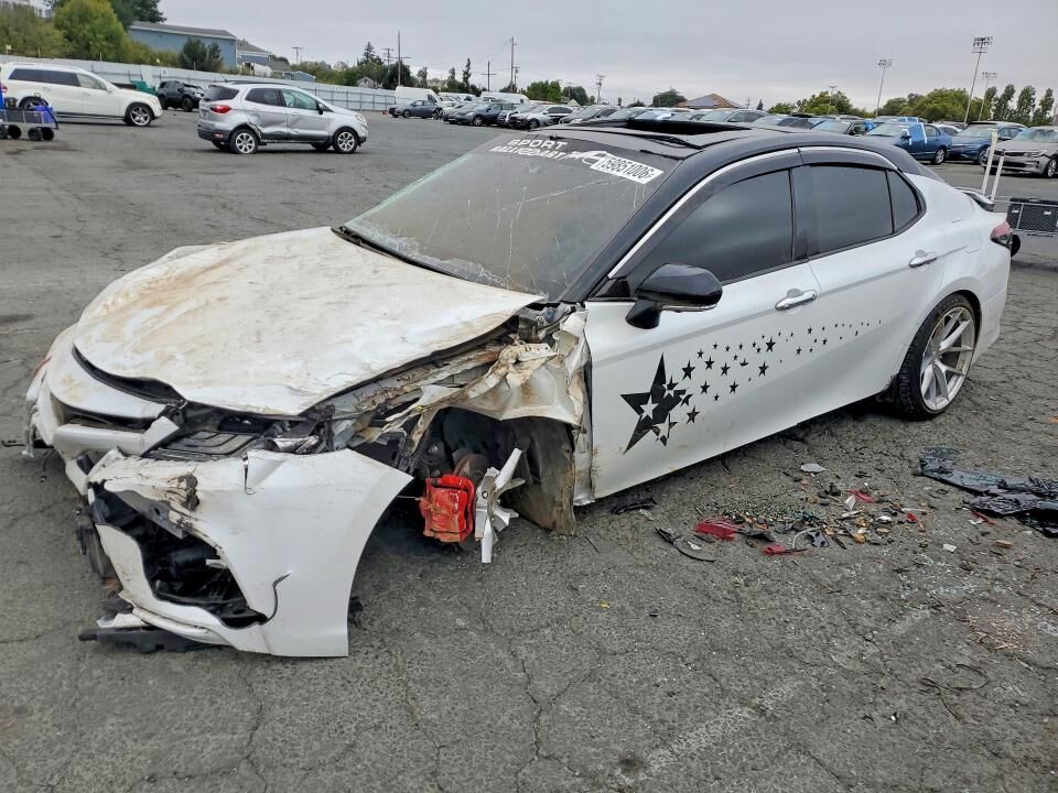 2018 TOYOTA Camry