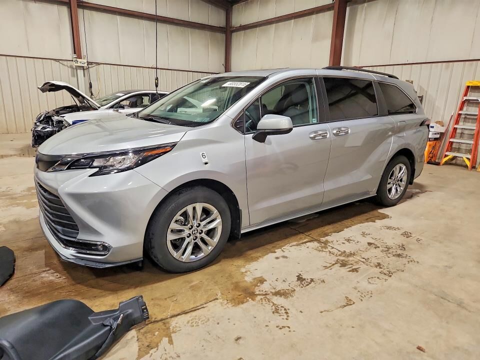 2023 TOYOTA Sienna