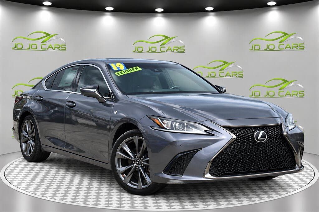 2019 LEXUS ES