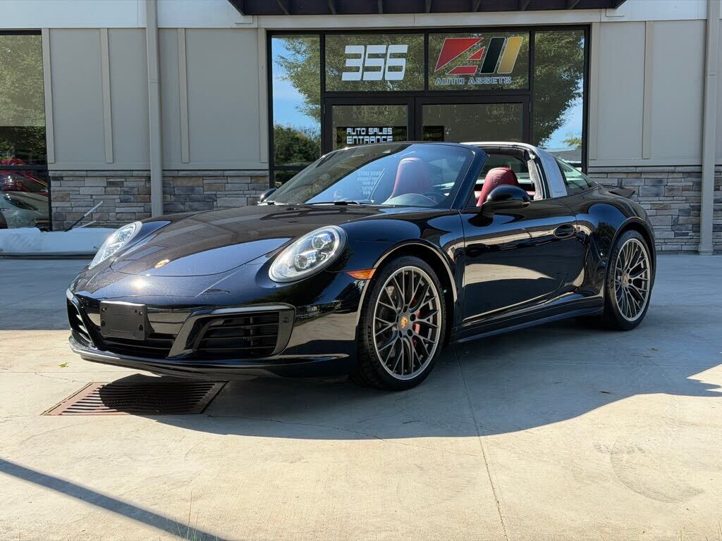 2018 PORSCHE 911