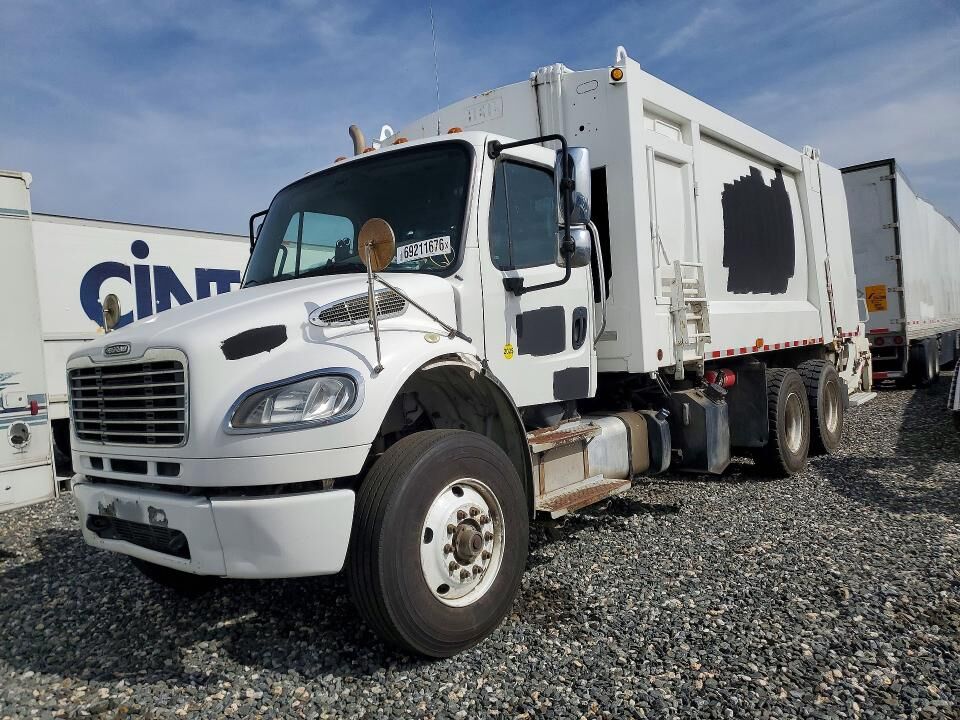 2016 FREIGHTLINER M2
