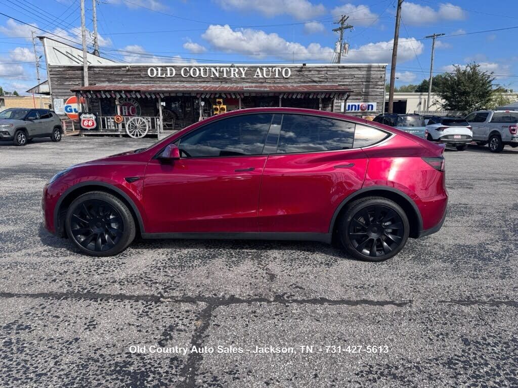 2024 TESLA Model Y