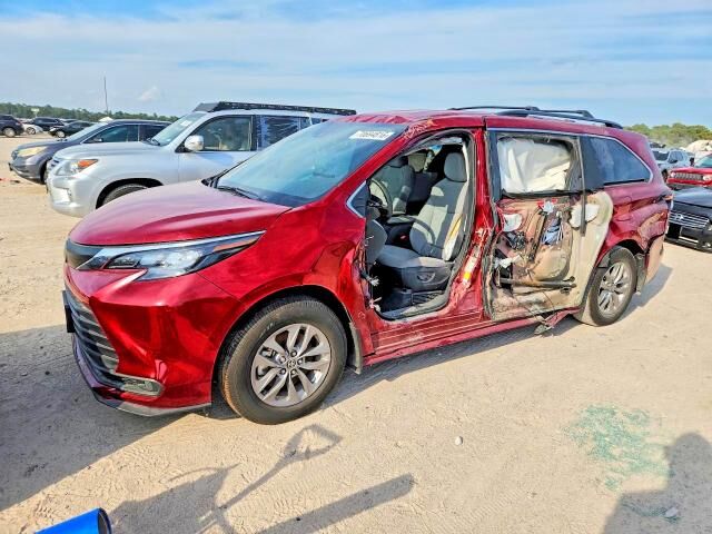 2026 TOYOTA Sienna