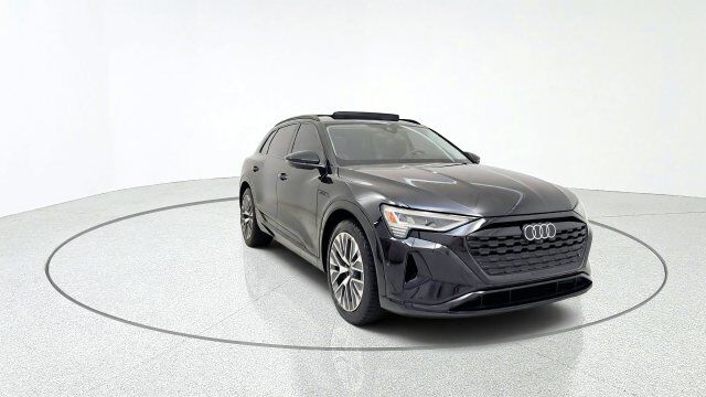 2024 AUDI Q8