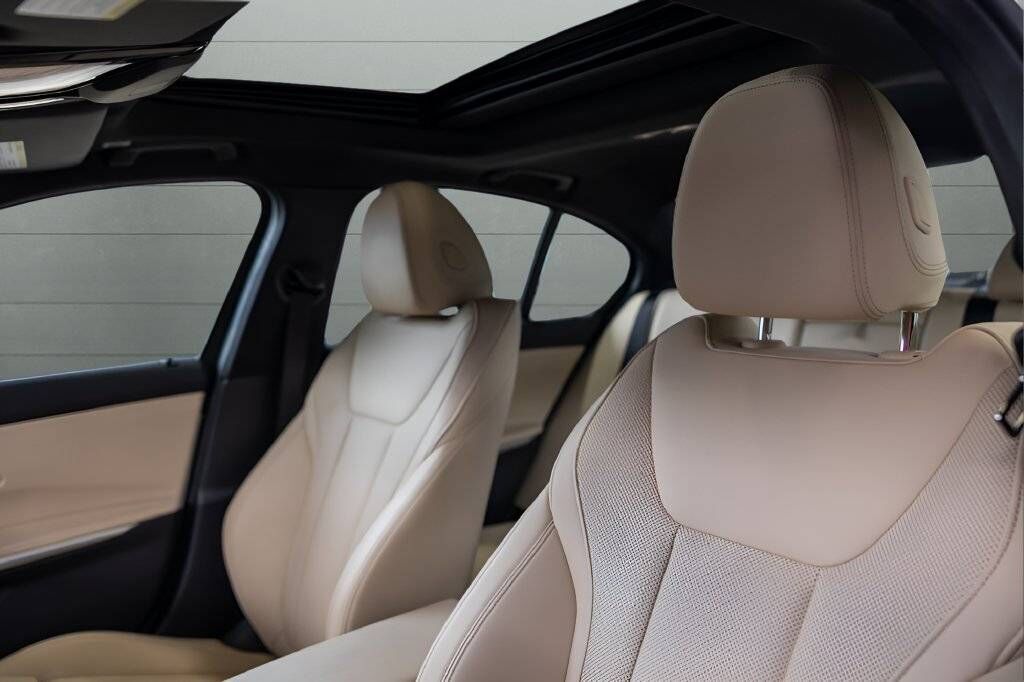 2026 BMW 330i