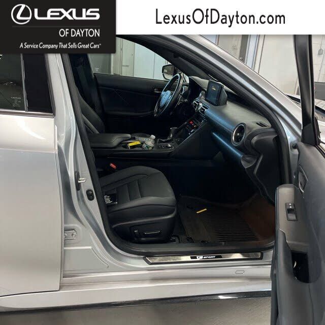2022 LEXUS IS