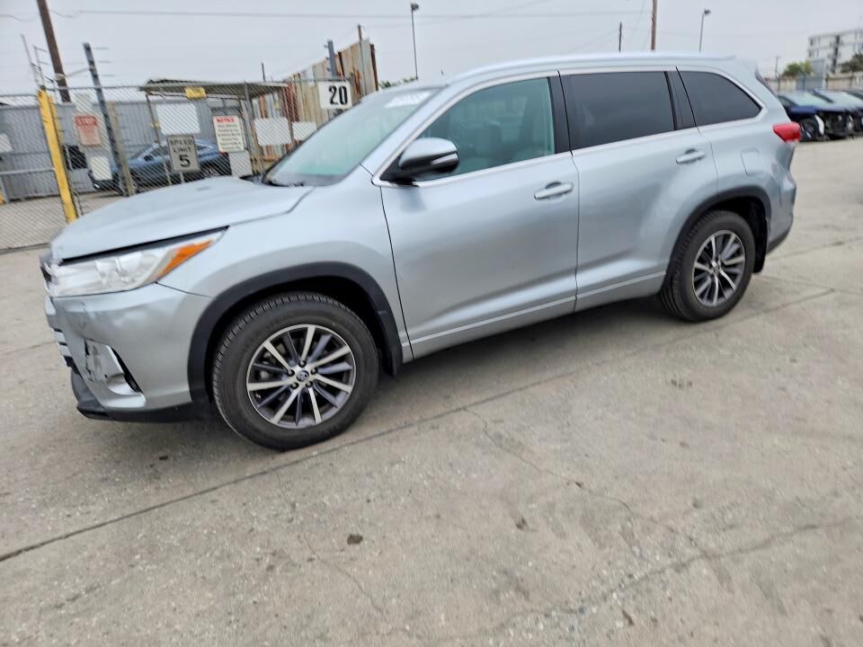 2018 TOYOTA Highlander