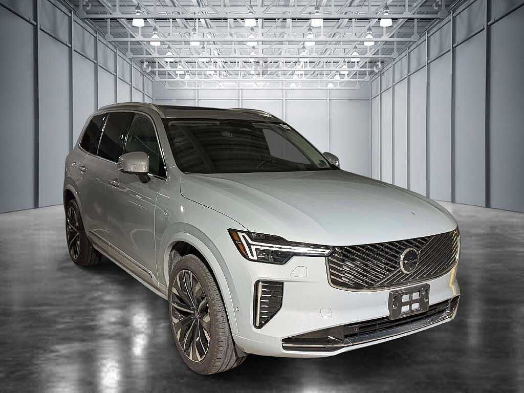 2023 VOLVO S90