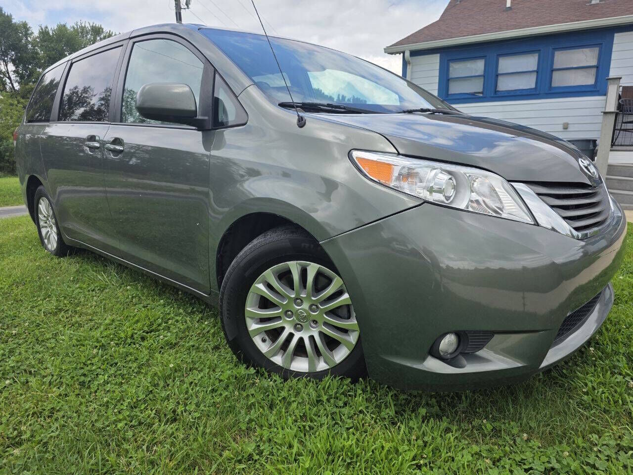2013 TOYOTA Sienna