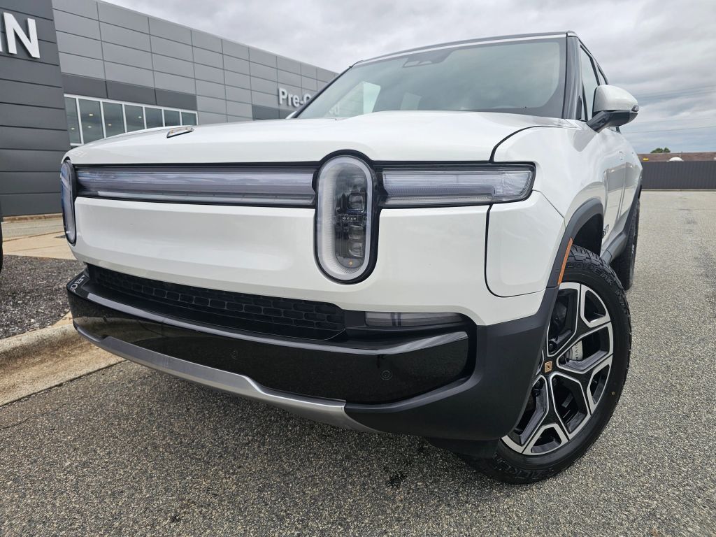 2025 RIVIAN R1S