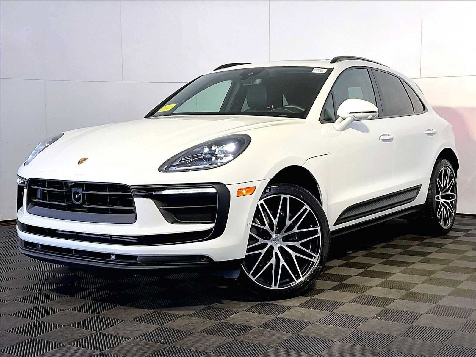2023 PORSCHE Macan
