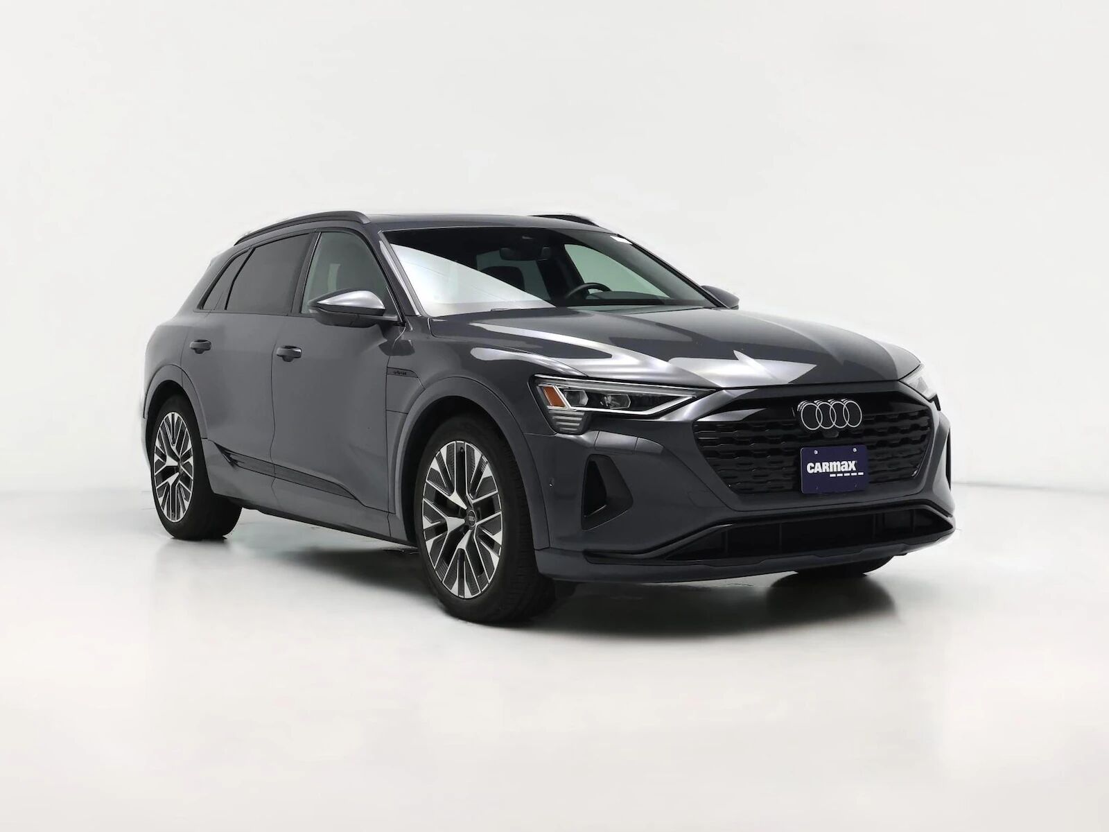 2024 AUDI Q8