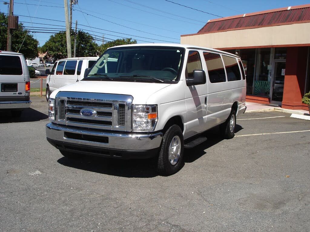 2013 FORD E-350