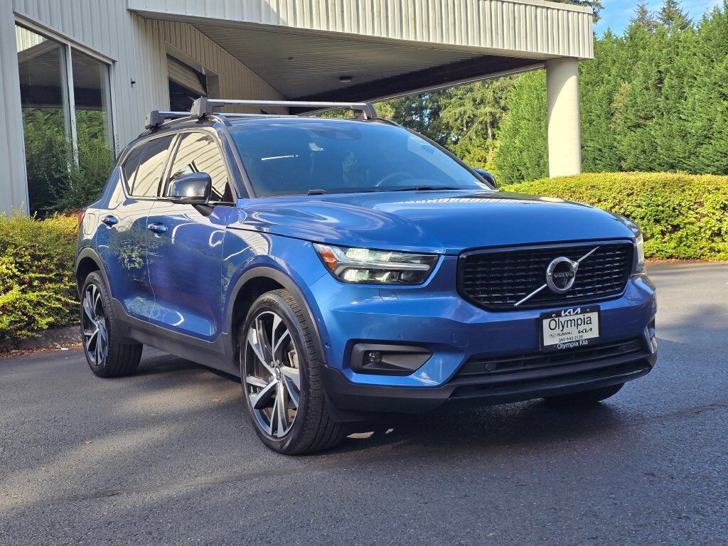 2020 VOLVO XC40