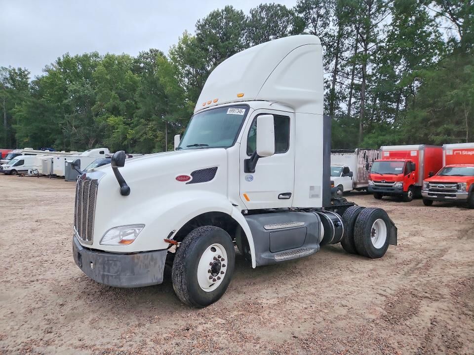 2017 PETERBILT 579