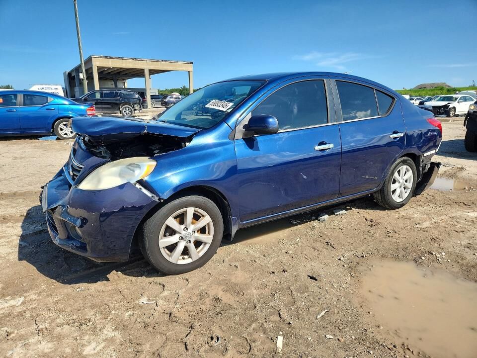2013 NISSAN Versa