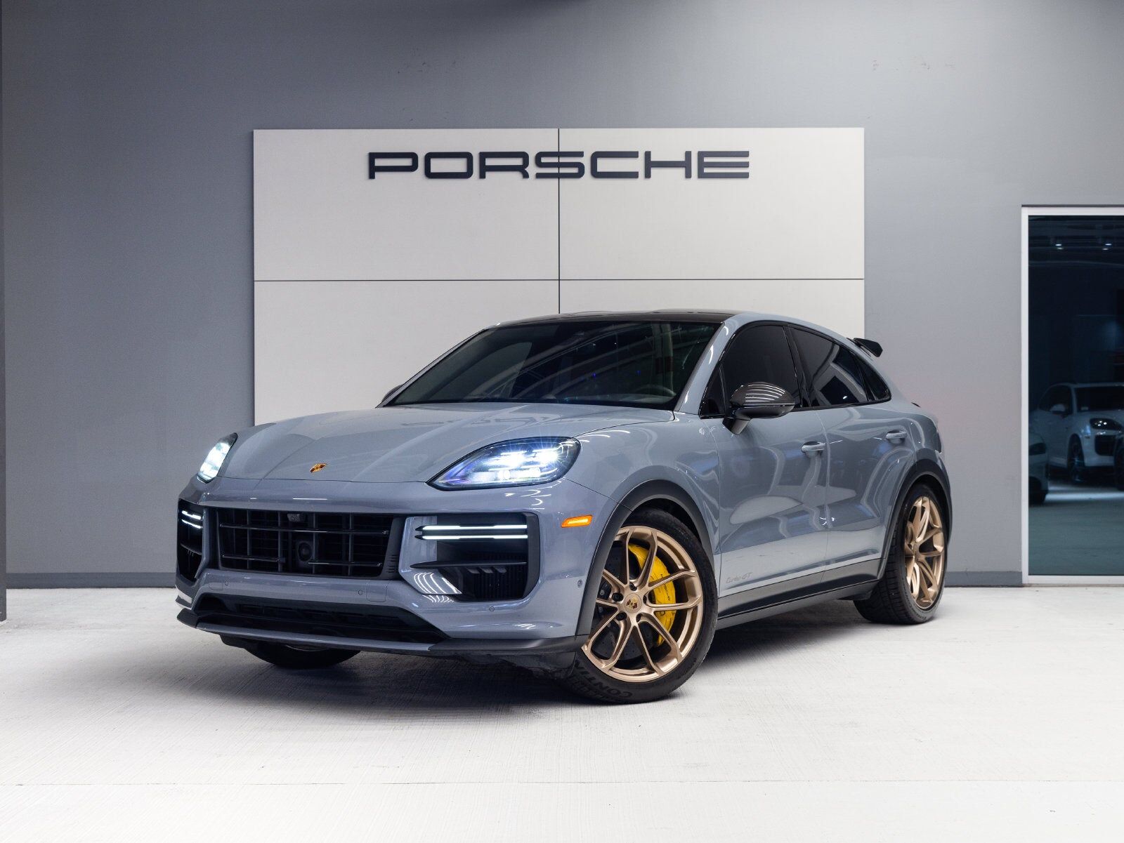 2024 PORSCHE Cayenne