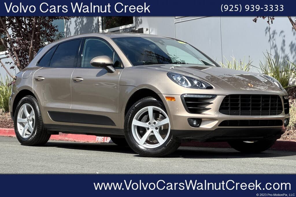 2017 PORSCHE Macan